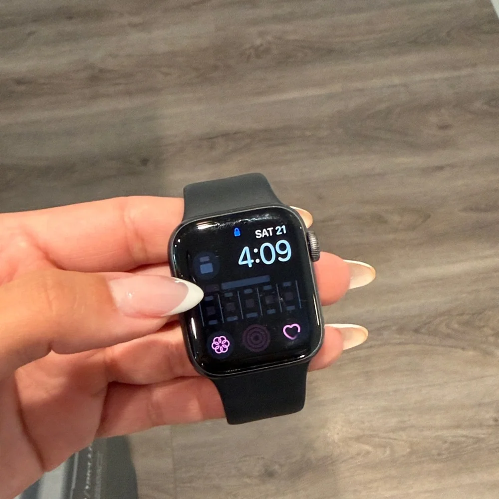 Apple Smartwatch SE 1 with CELLULAR - Picture 1 of 2